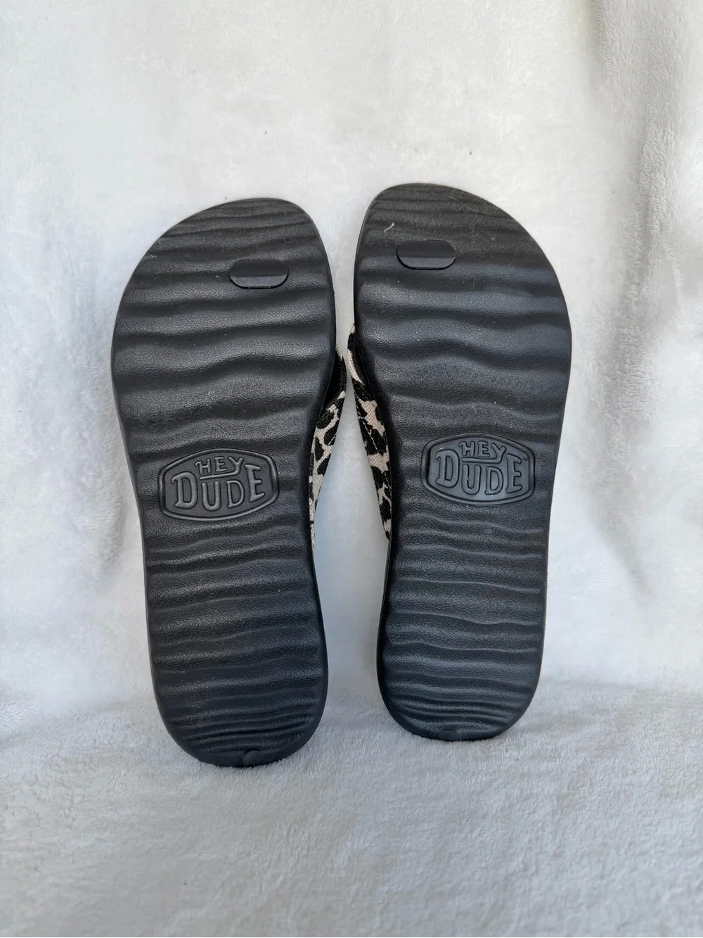 Hey Dude Women’s Black Footbed Leopard-Print Thong Sandals Size 6